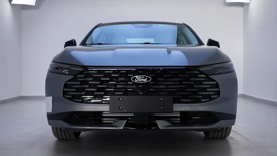 Taurus Titanium FACELIFT - lang.Exterior image 1