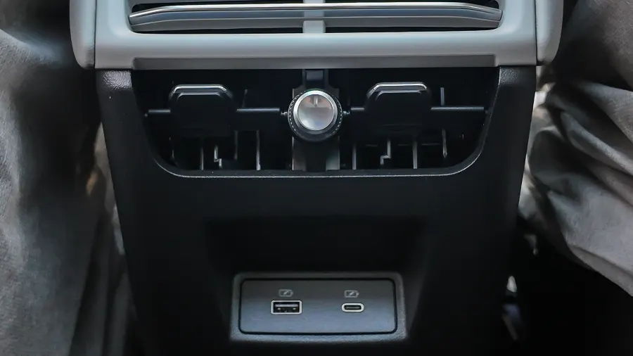 Taurus Titanium FACELIFT - Interior image 12