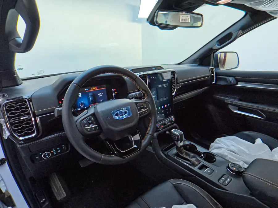 Rnager WILDTRUCK - Interior image 1