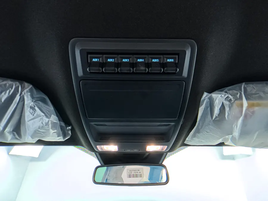 Rnager WILDTRUCK - Interior image 5