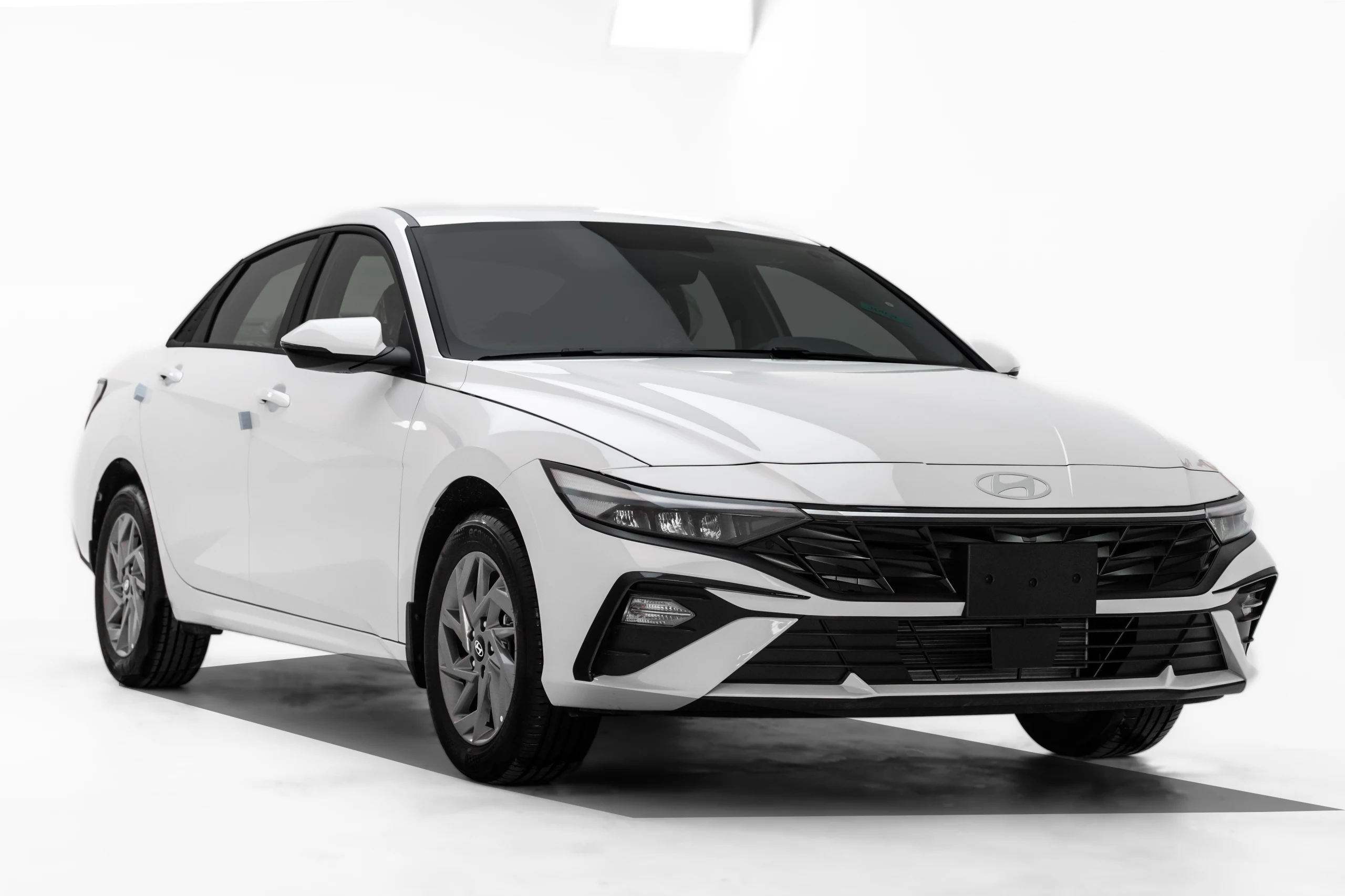 Elantra Smart 1.5L - white
