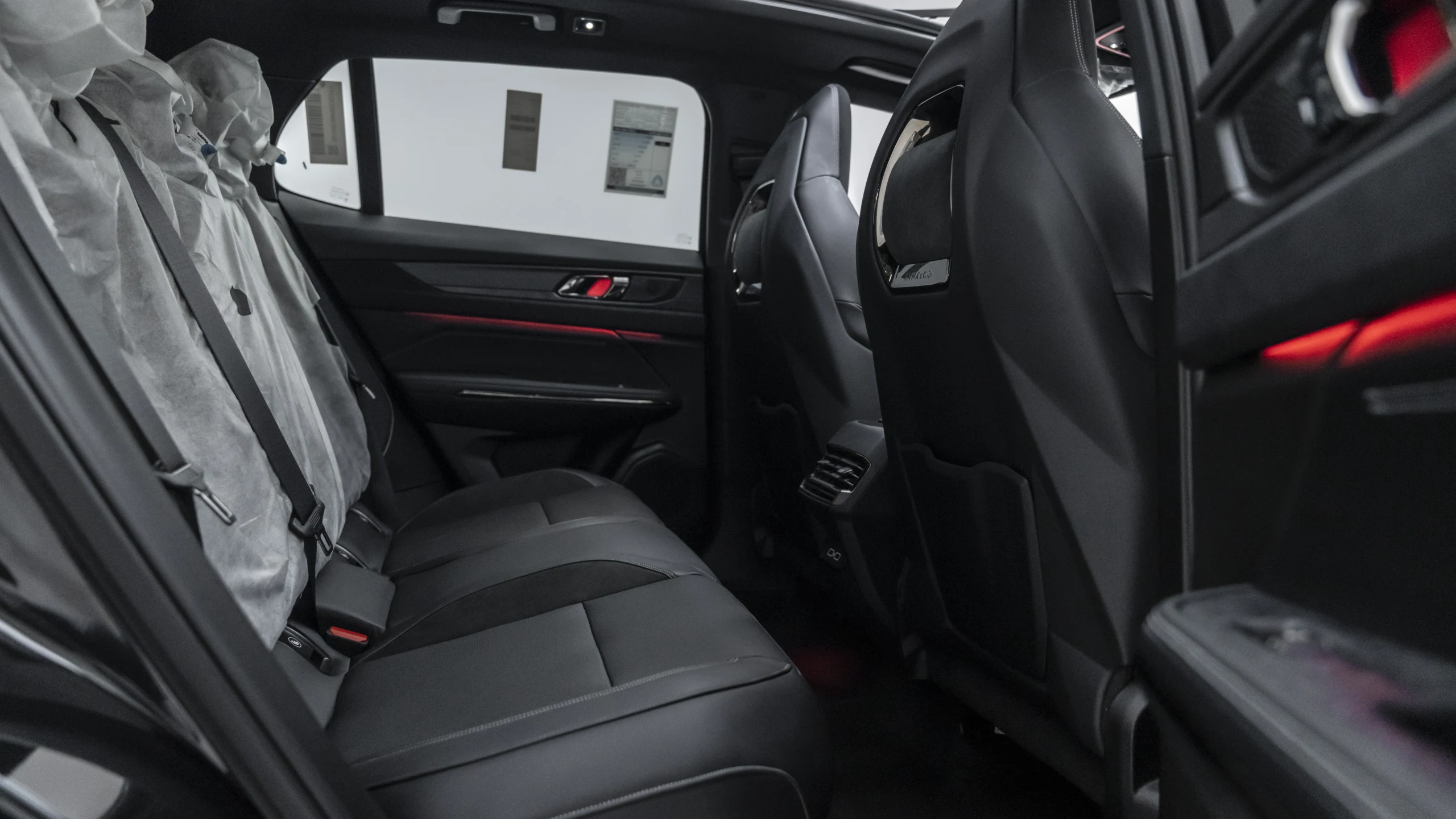 LYNK & C0 01 Hyper Pro - Interior image 7