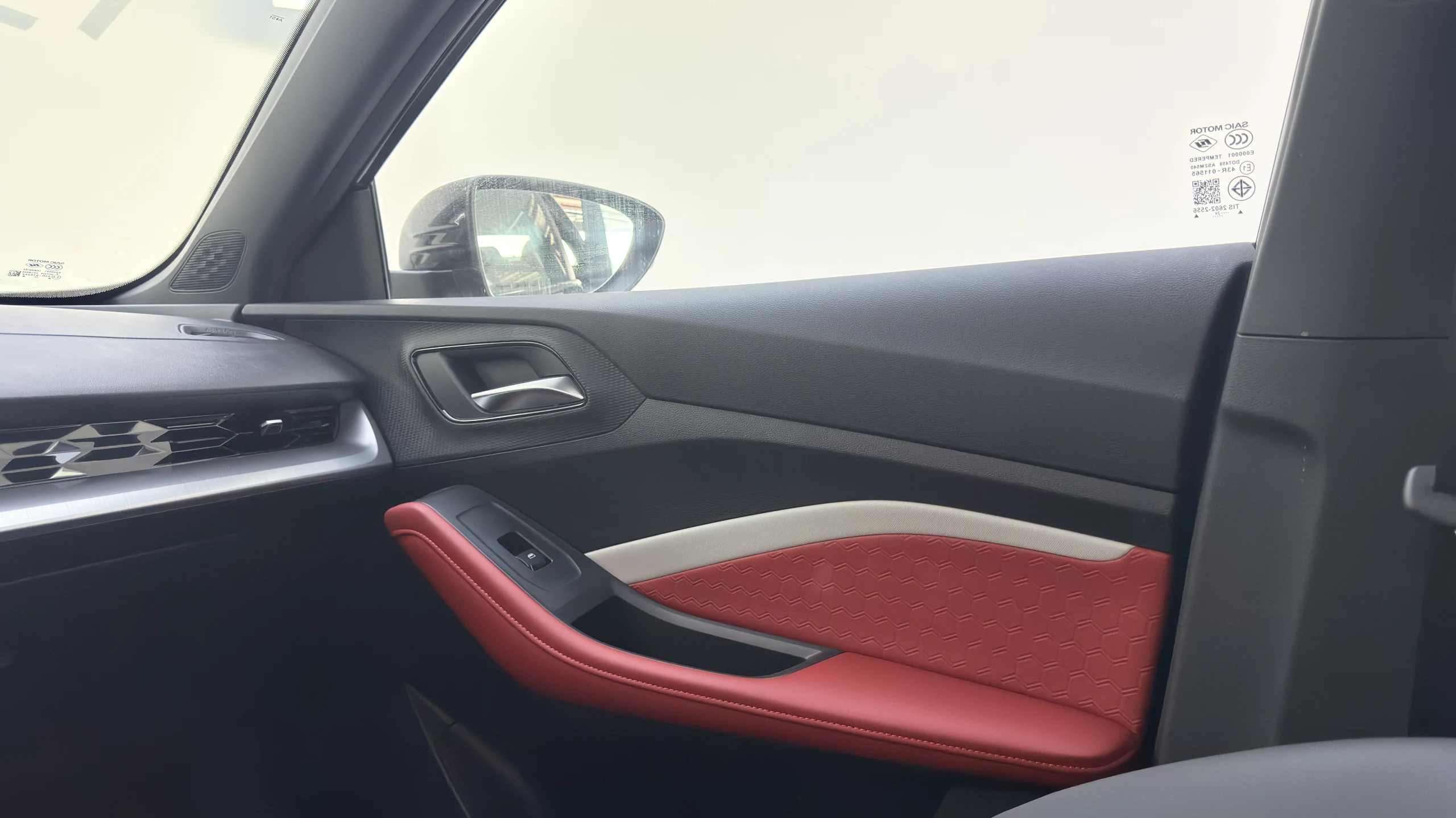 GT DELUX - Interior image 10