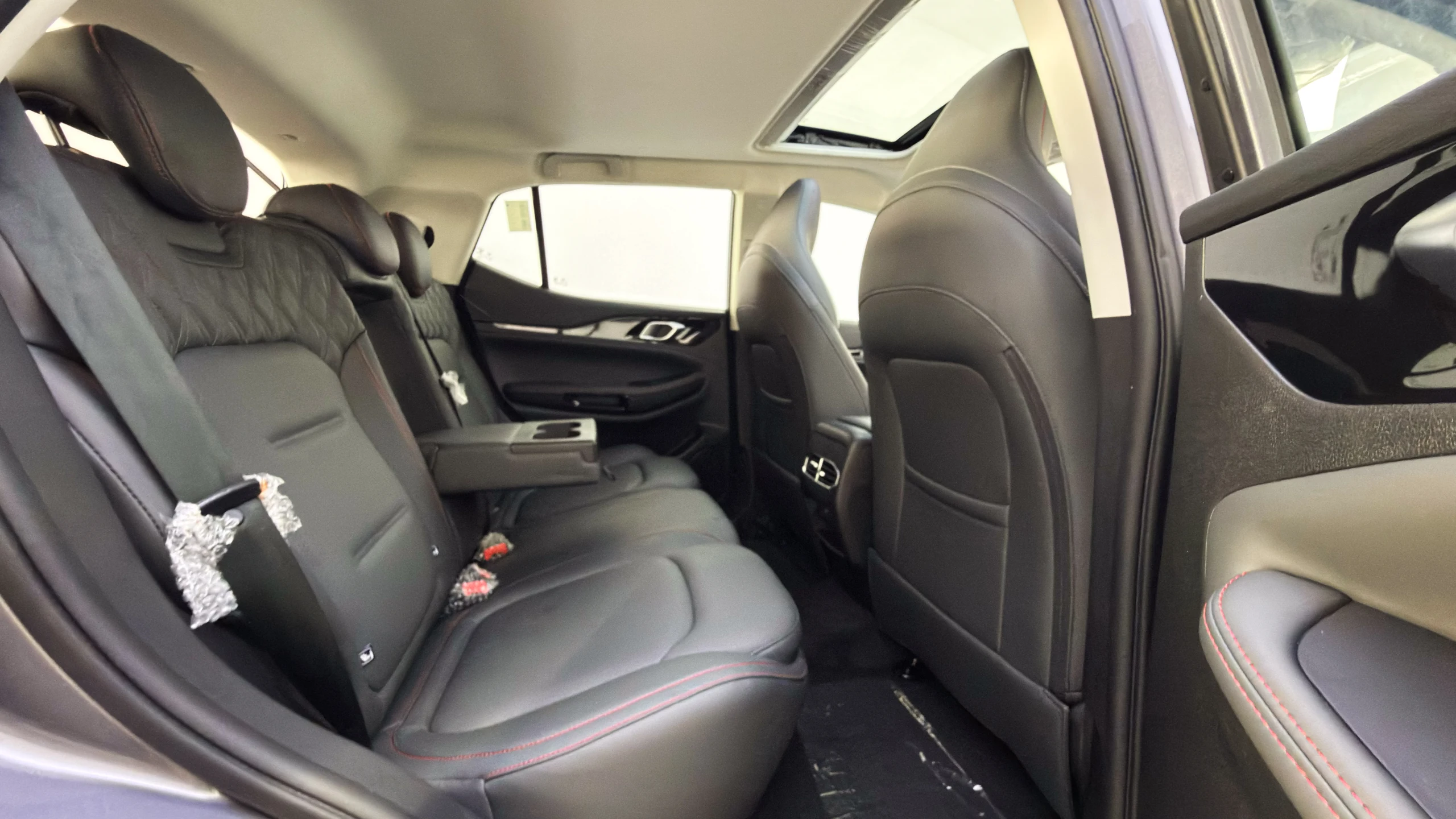 x50 premium - Interior image 14
