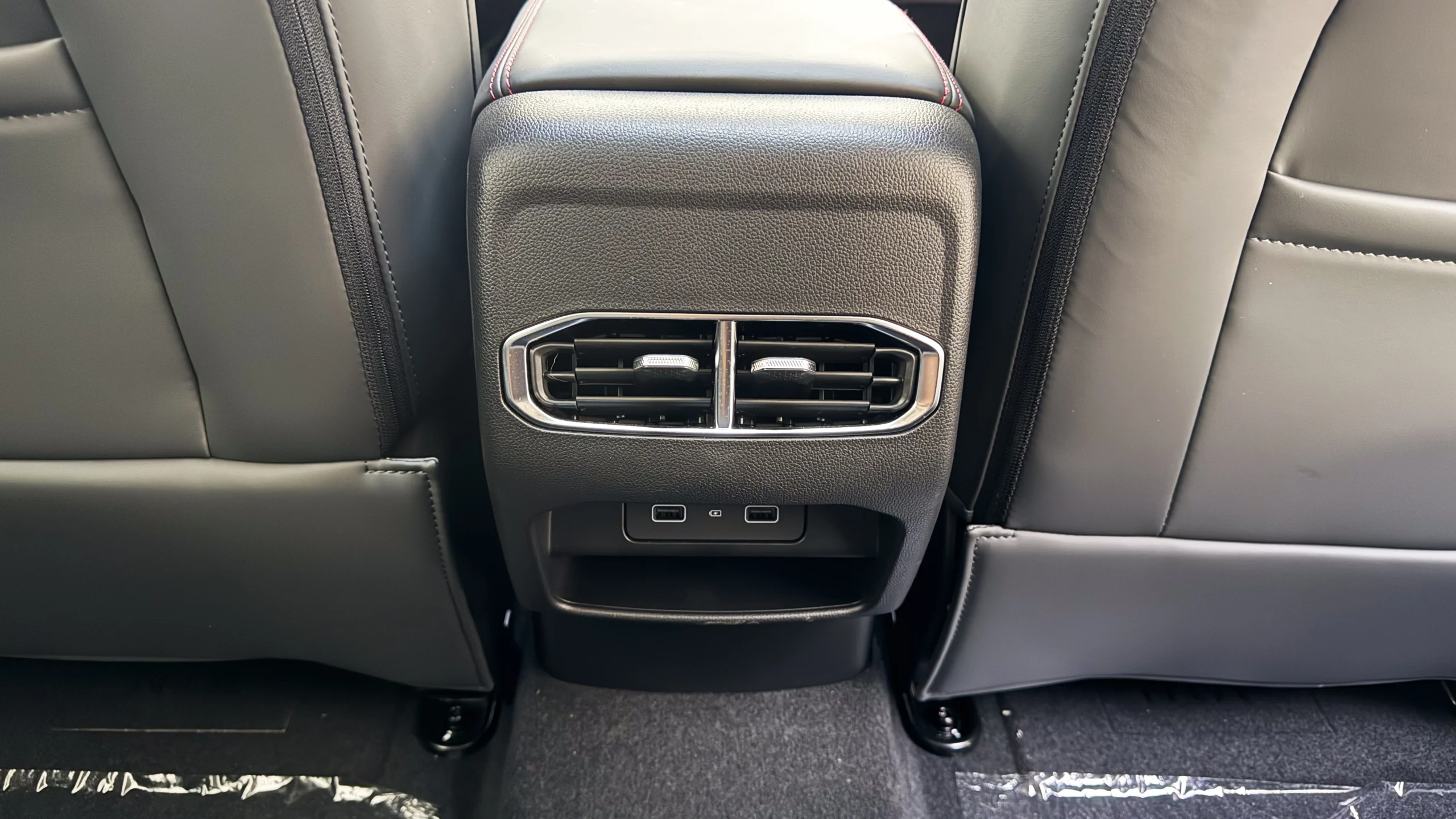 x50 premium - Interior image 12