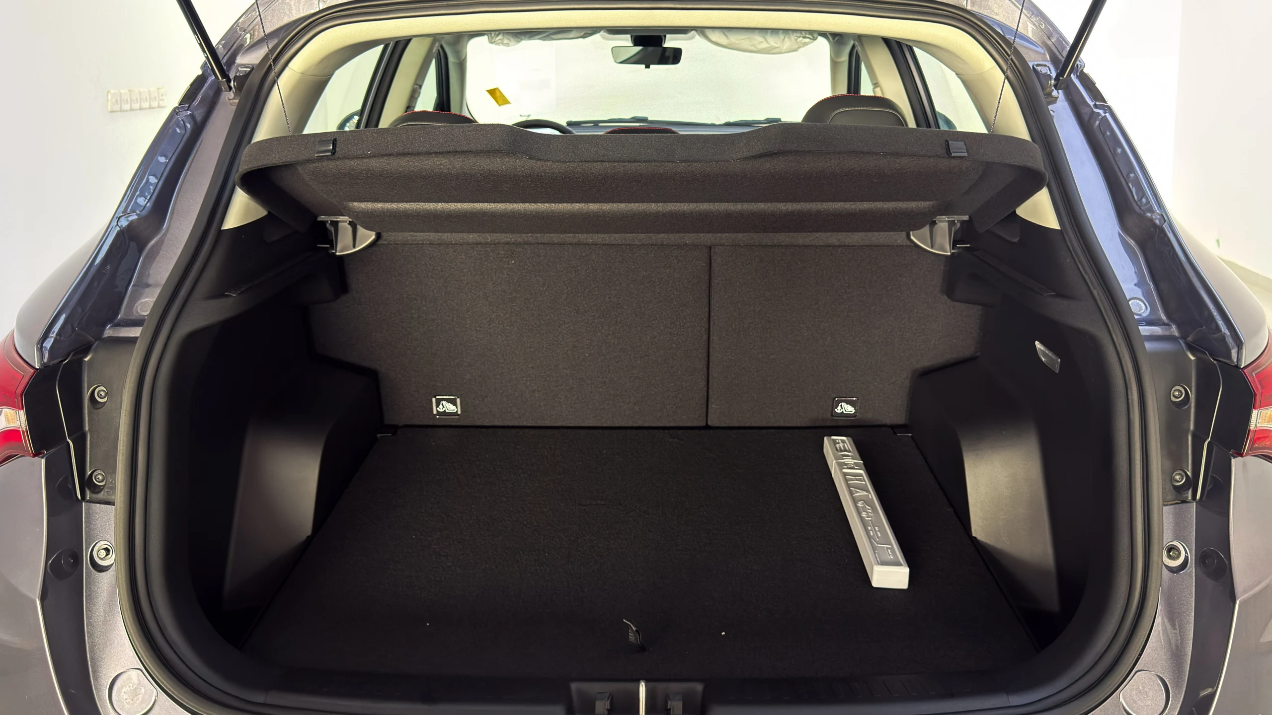 x50 premium - Interior image 1