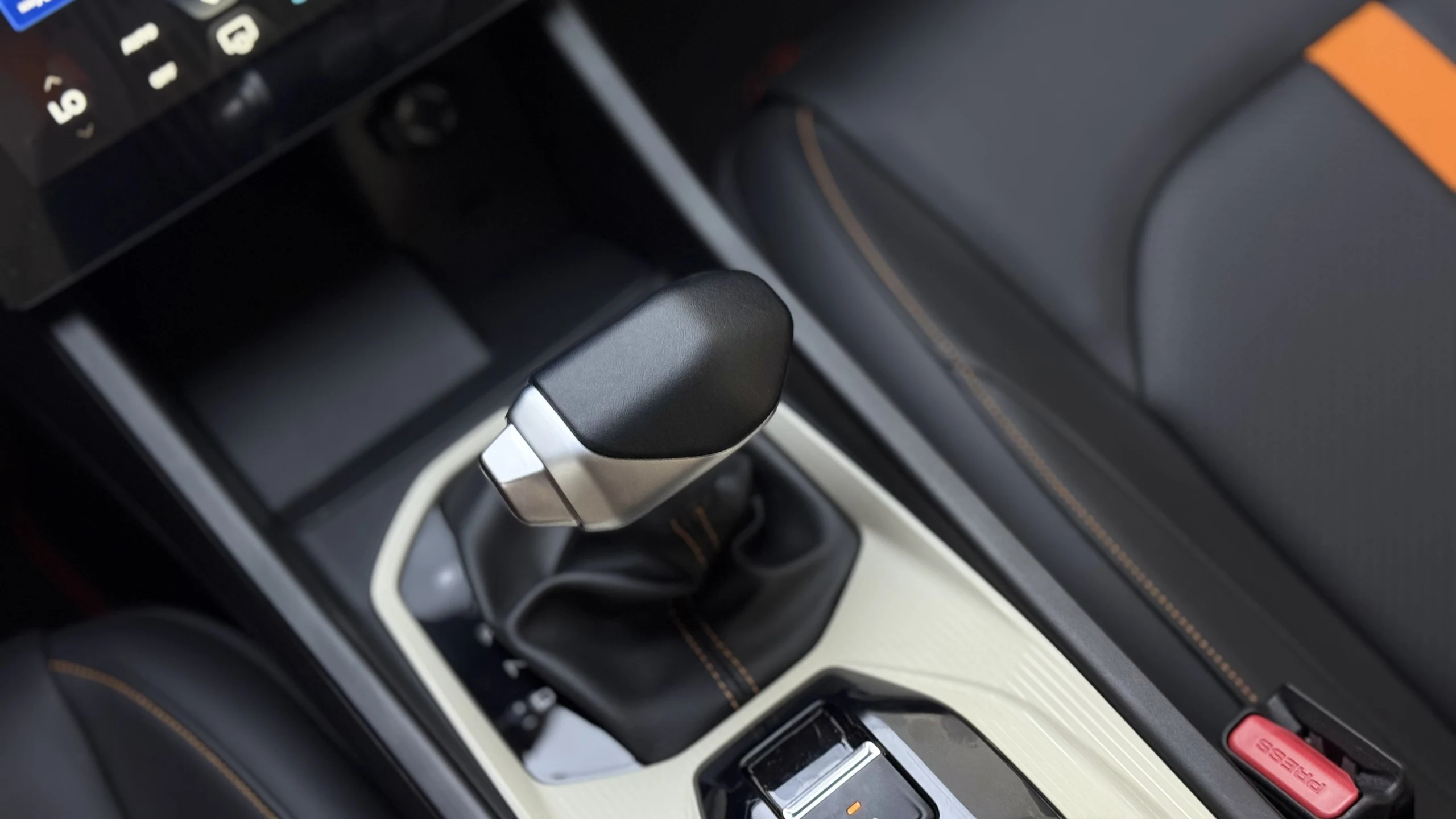 Dongfeng - Interior image 4