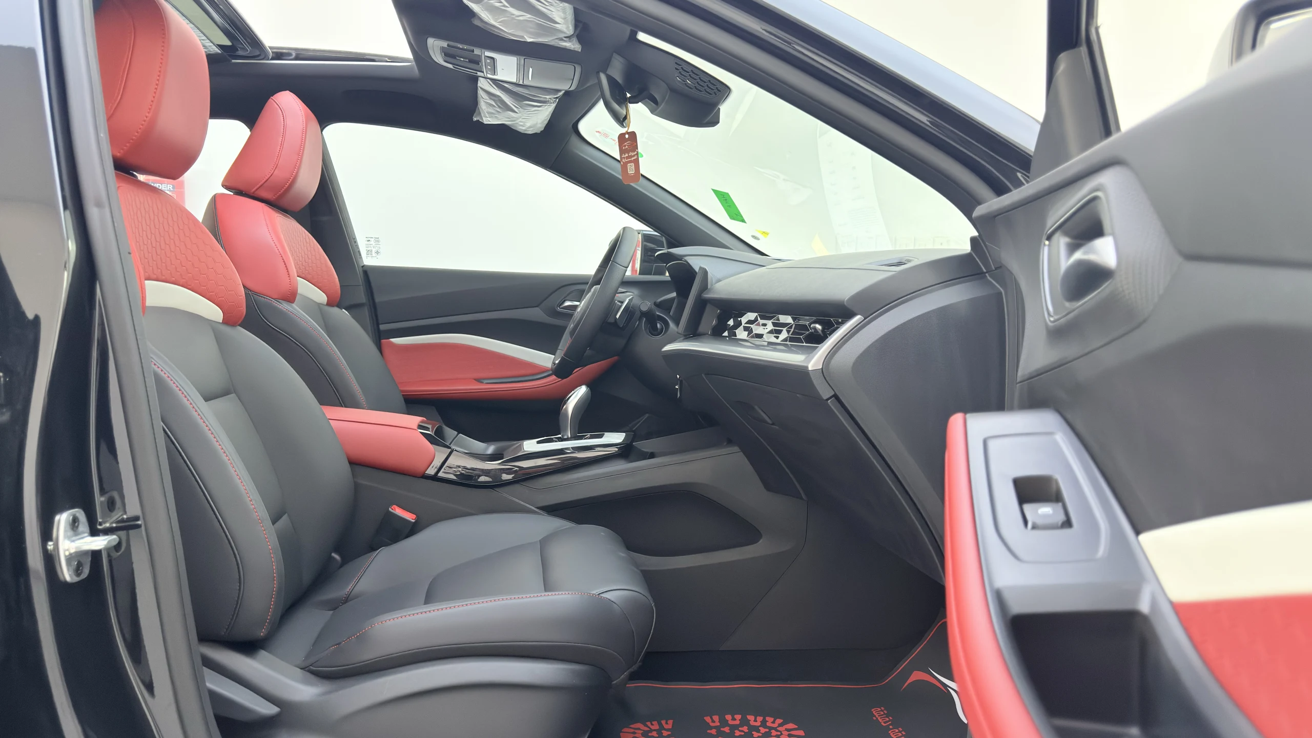 GT DELUX - Interior image 2