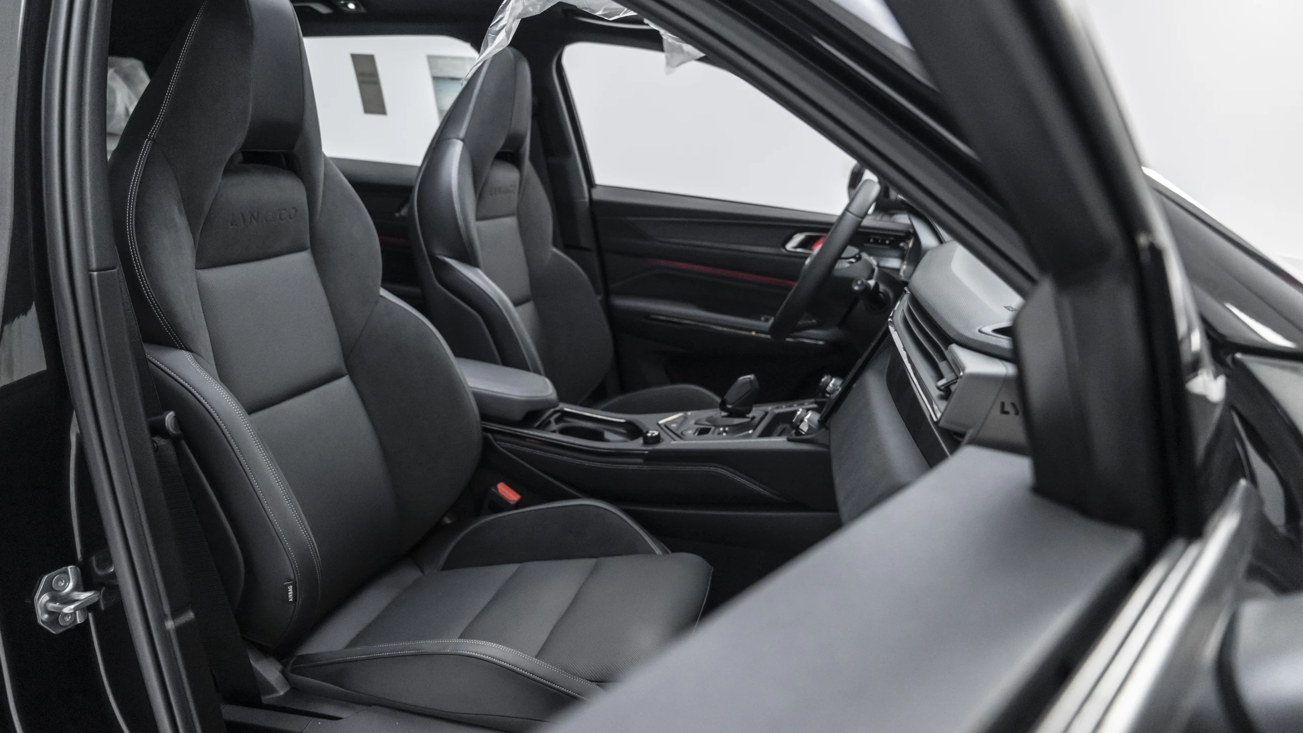 LYNK & C0 01 Hyper Pro - Interior image 3