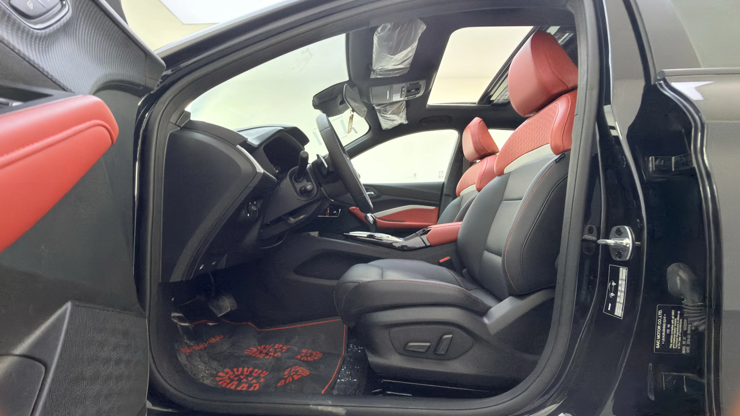 GT DELUX - Interior image 1