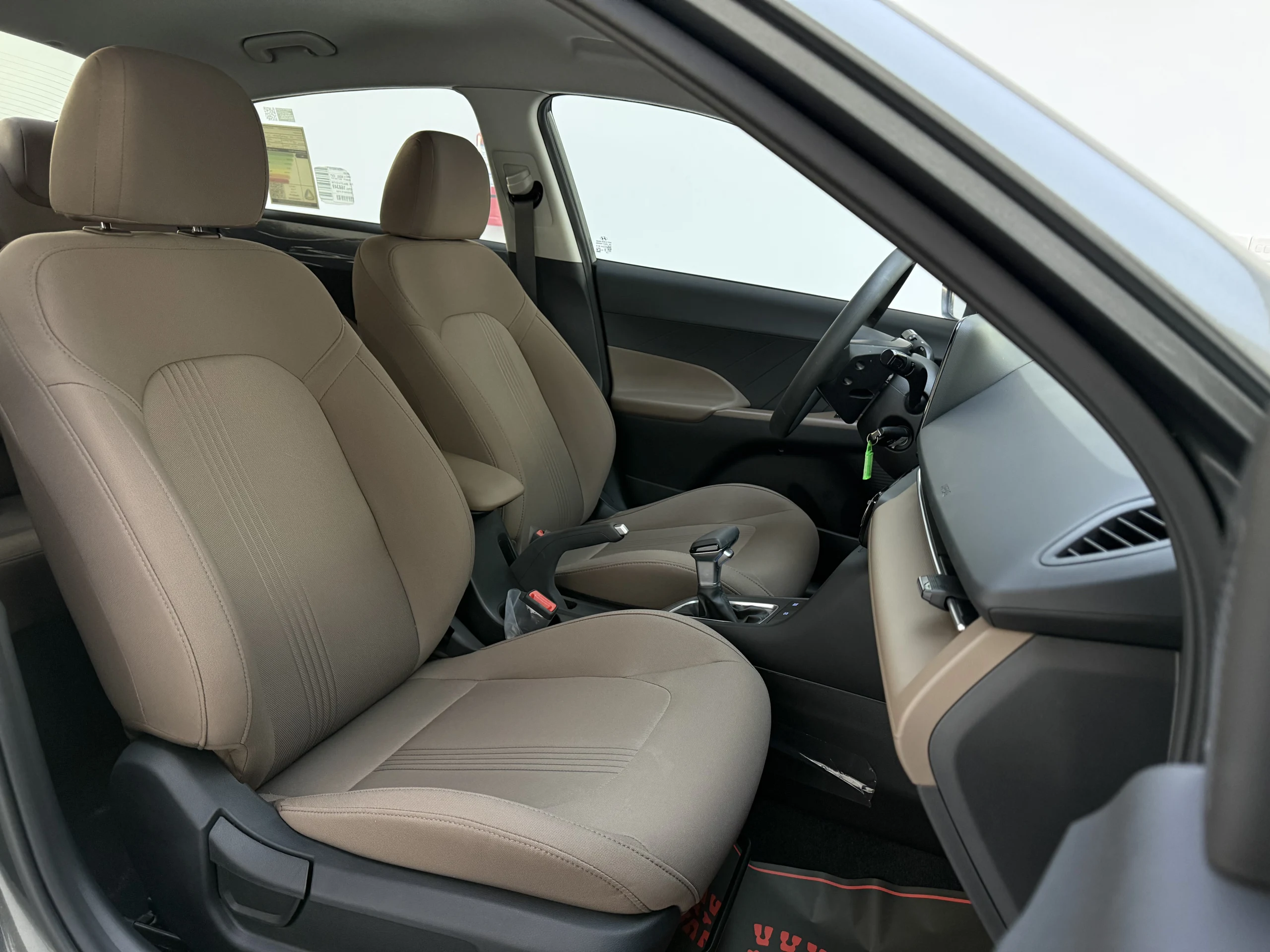 Hyundai Accent Smart - Interior image 6