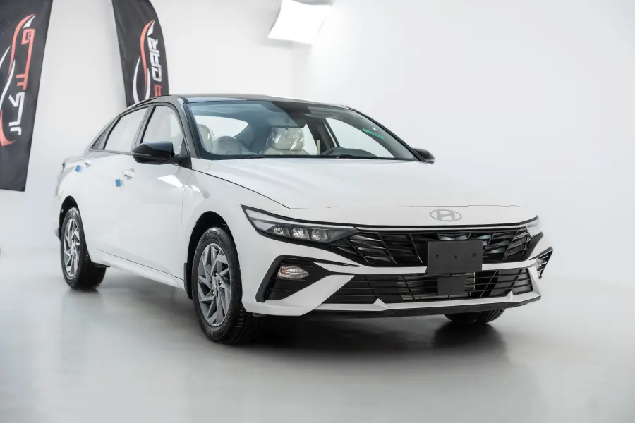 Elantra Smart plus 1.5L - white