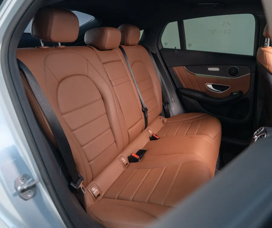MERCEDES BENZ GLC 300 - Interior image 2