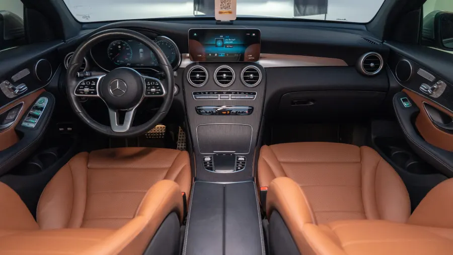 MERCEDES BENZ GLC 300 - Interior image 3