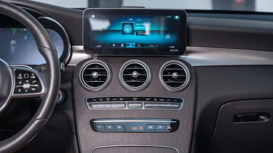 MERCEDES BENZ GLC 300 - Interior image 5