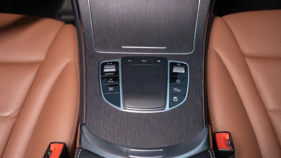 MERCEDES BENZ GLC 300 - Interior image 7