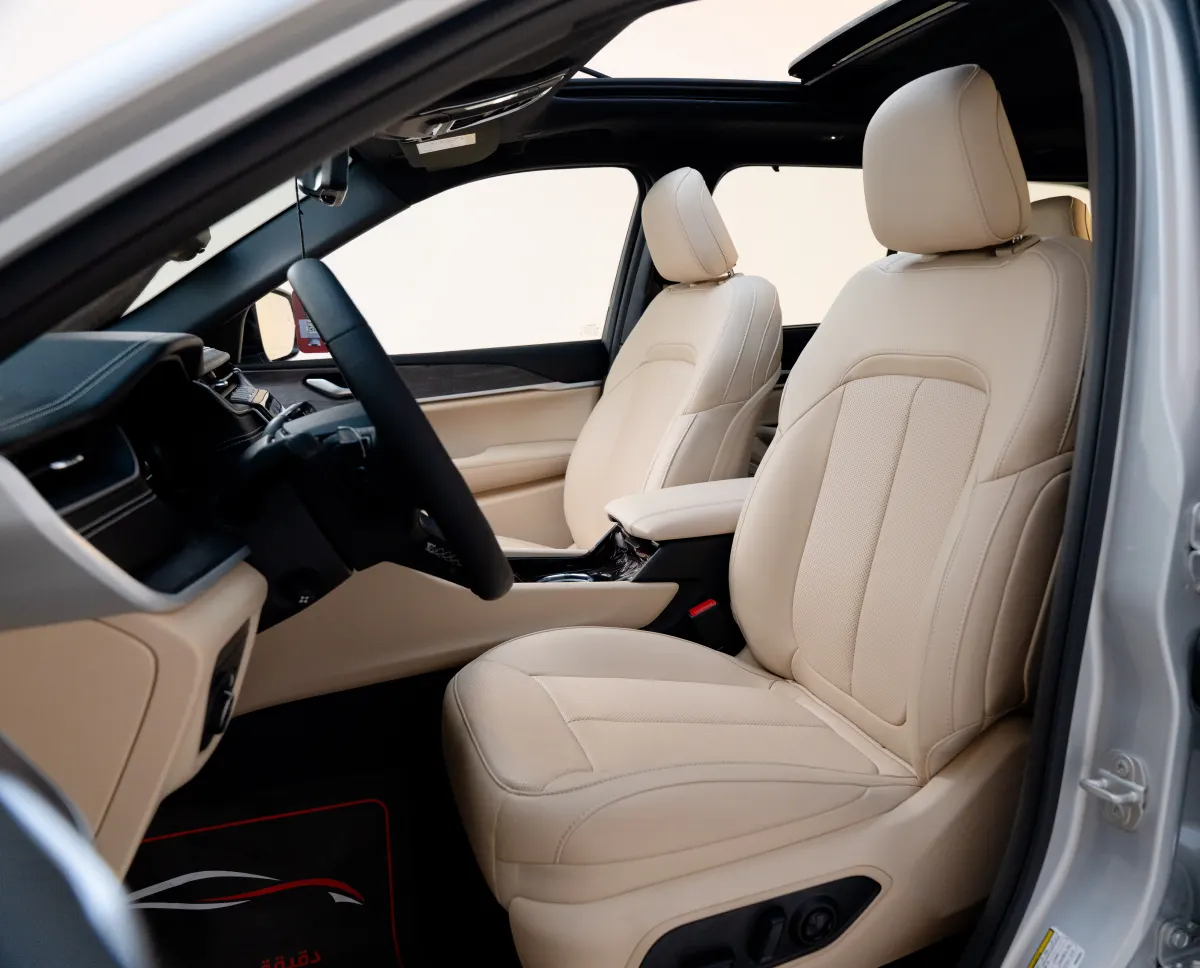 Grand Cherokee limited plus - Interior image 2
