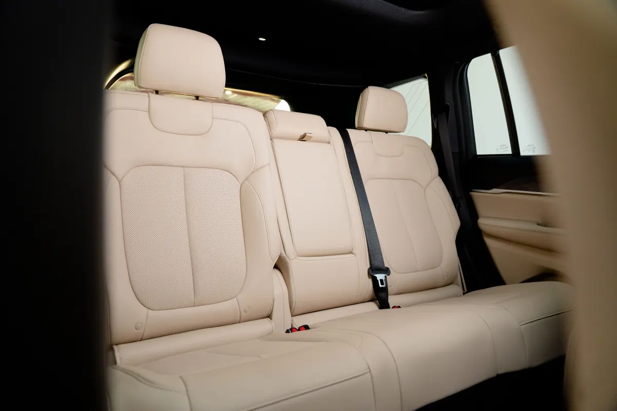 Grand Cherokee limited plus - Interior image 3