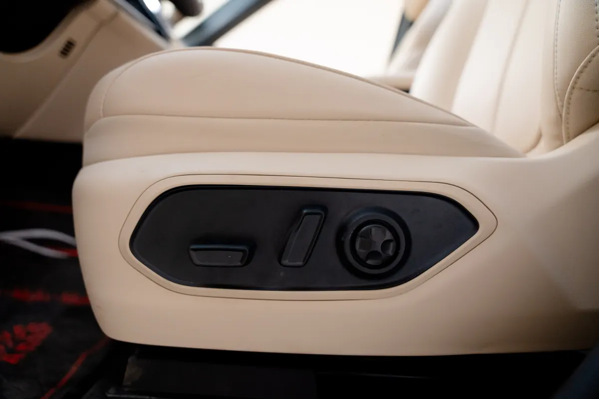 Grand Cherokee limited plus - Interior image 4
