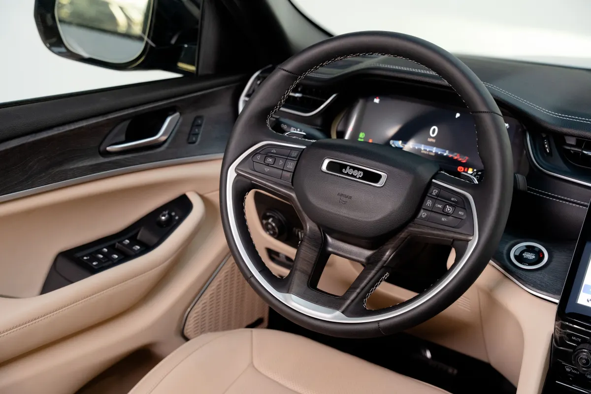 Grand Cherokee limited plus - Interior image 7