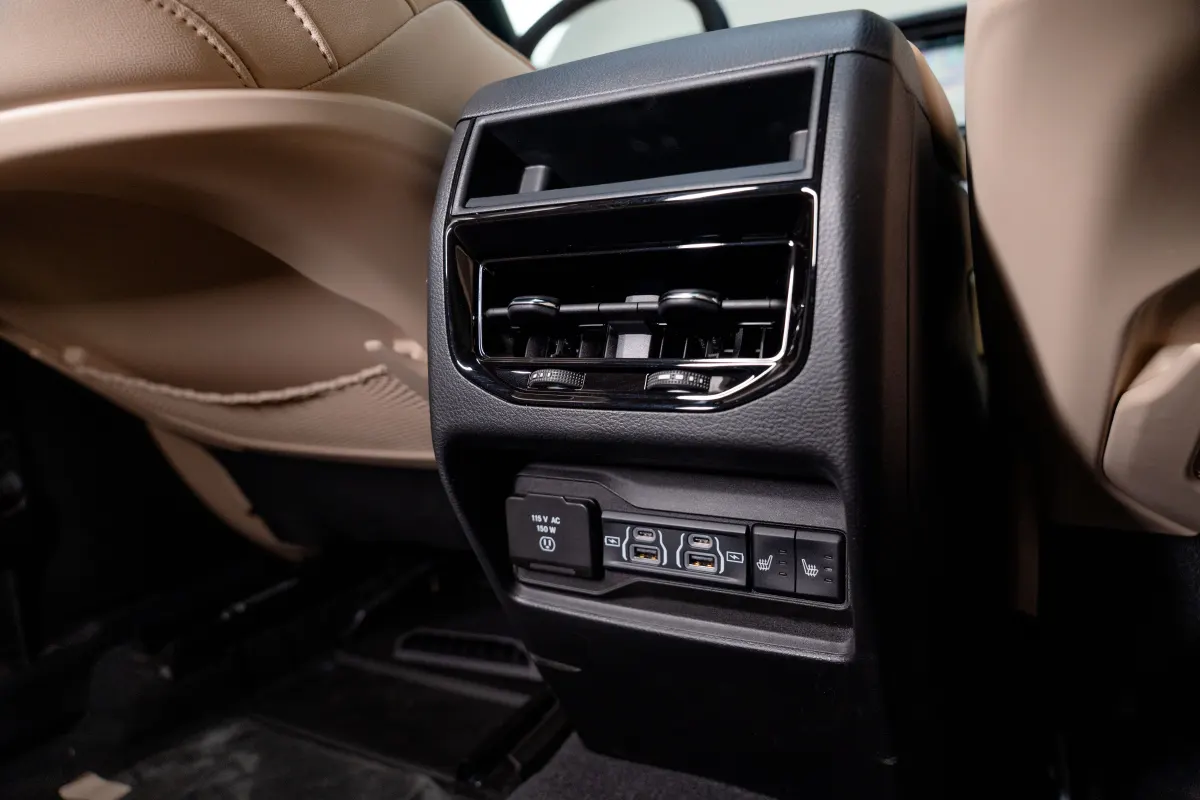 Grand Cherokee limited plus - Interior image 9