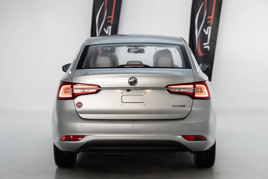 MG 5 DELUX - Interior image 3