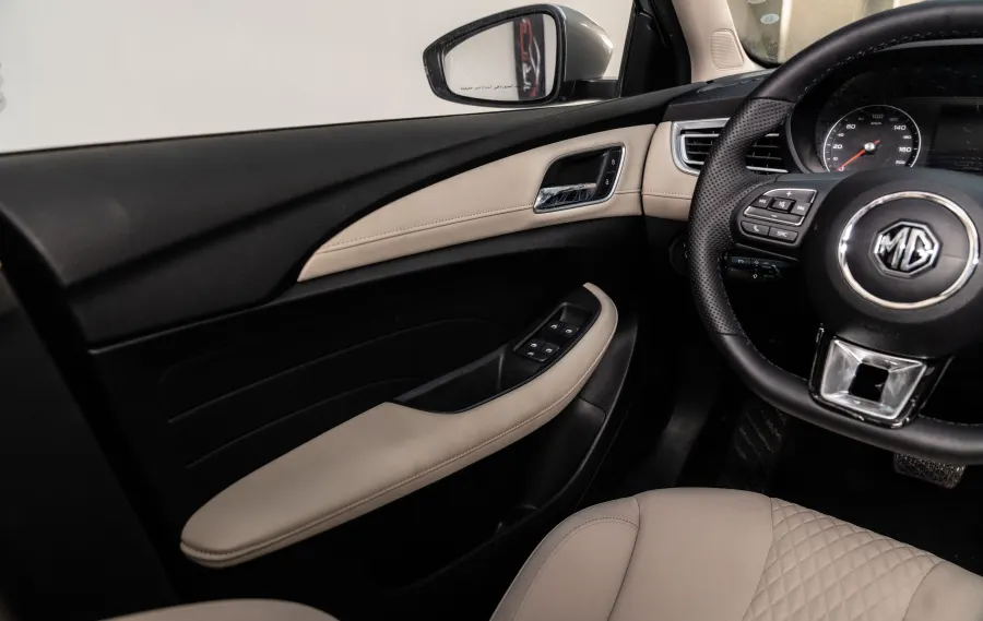MG 5 DELUX - Interior image 13