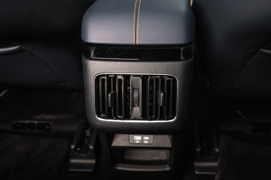 SONG LUXURY - Interior image 4