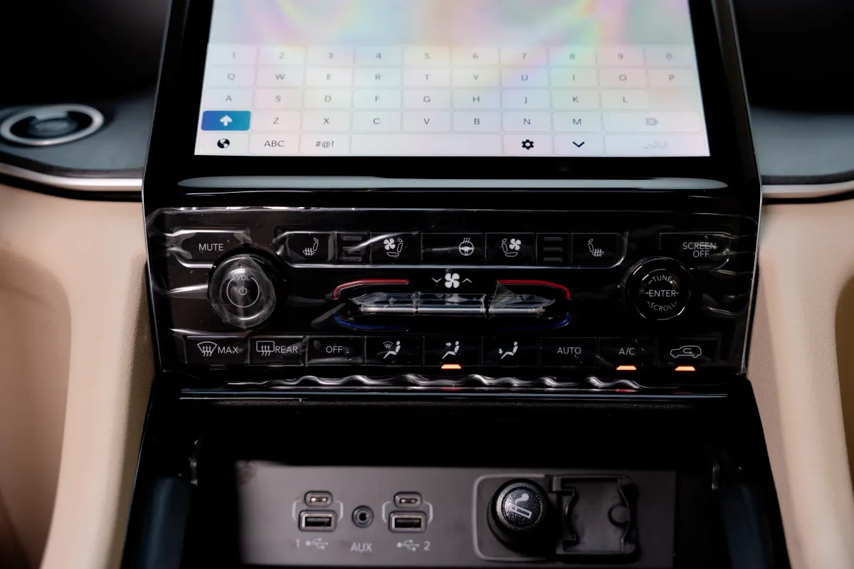 Grand Cherokee limited plus - Interior image 13