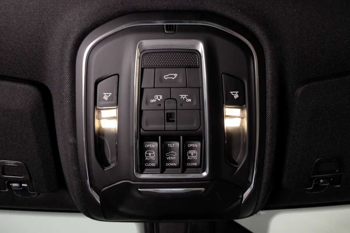 Grand Cherokee limited plus - Interior image 18