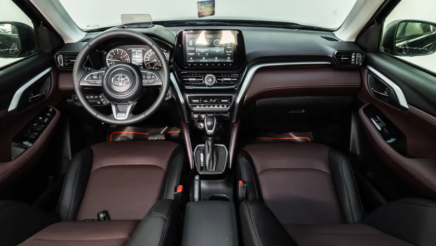 Urban Cruiser GLX - Interior image 3