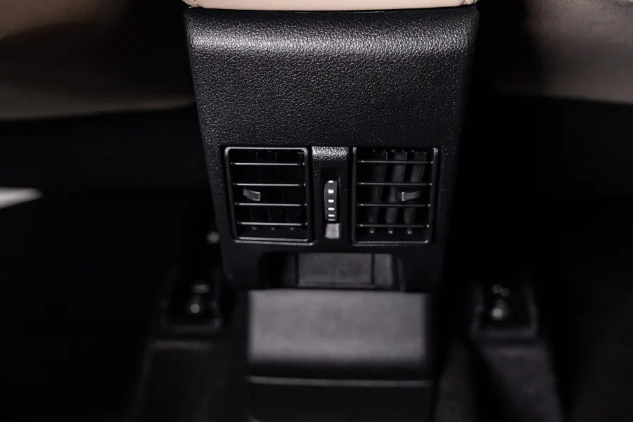 Yaris Y Plus 2026 - Interior image 3