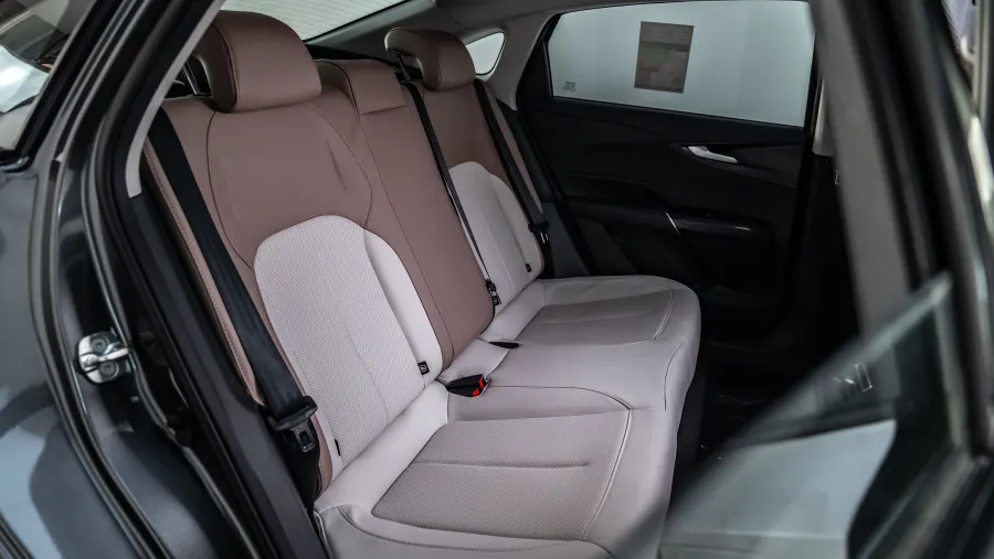 Eado plus smart - Interior image 13