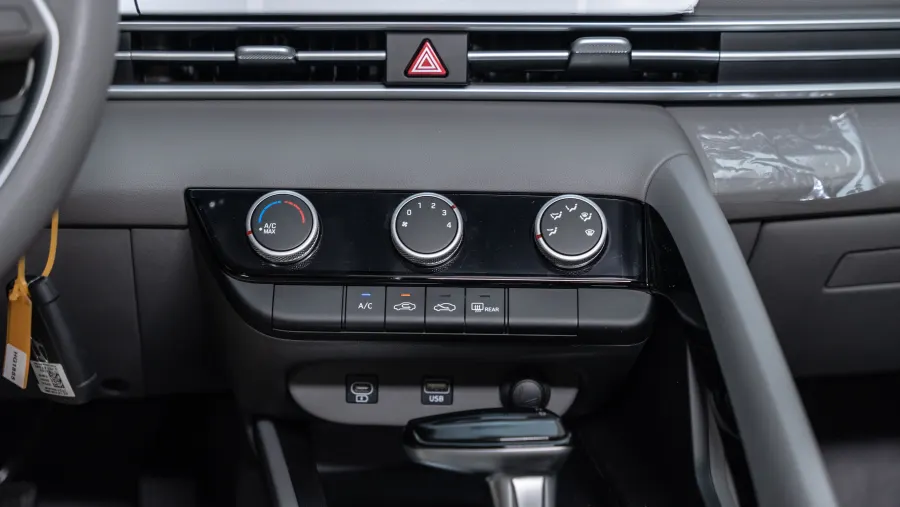 Elantra Smart 2.0 - Interior image 16