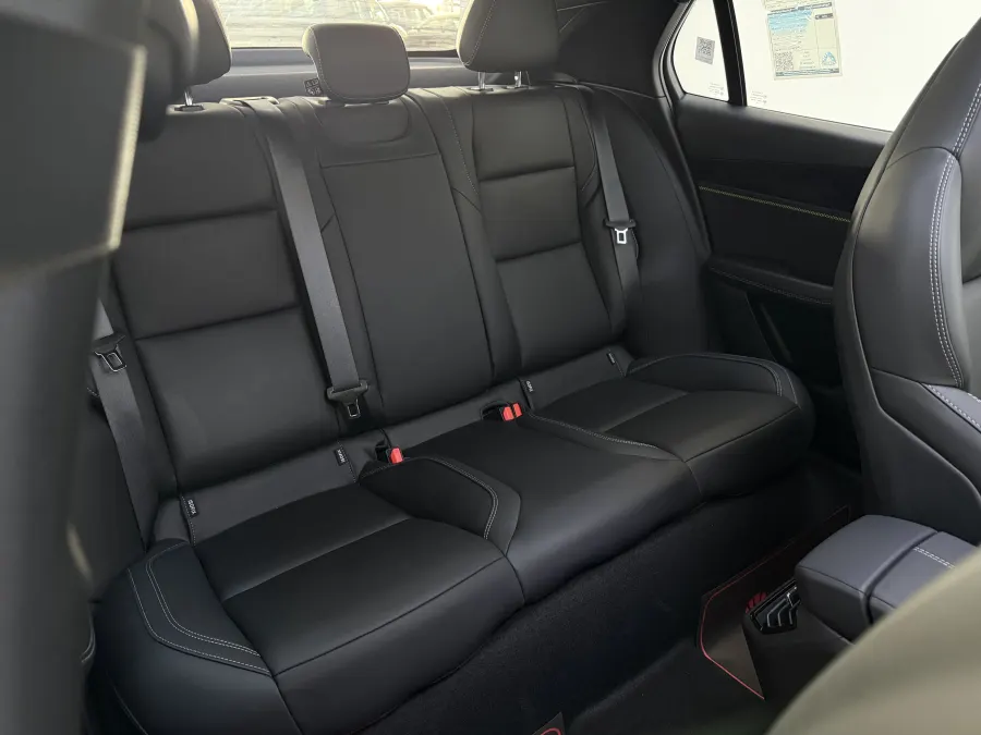 LYNK & C0 03 - Interior image 3
