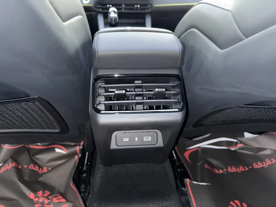 LYNK & C0 03 - Interior image 10