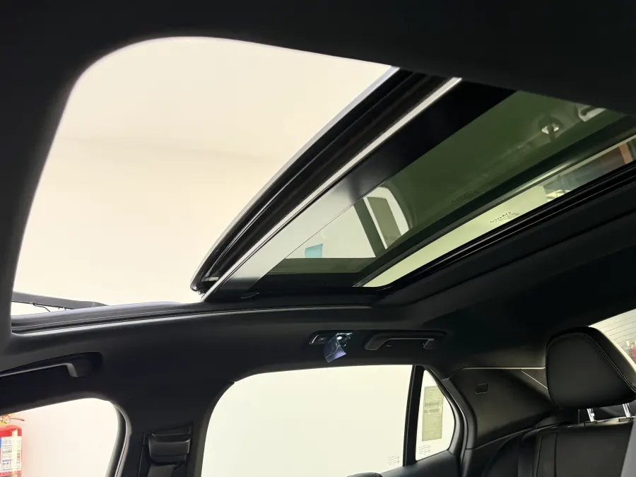 LYNK & C0 03 - Interior image 11
