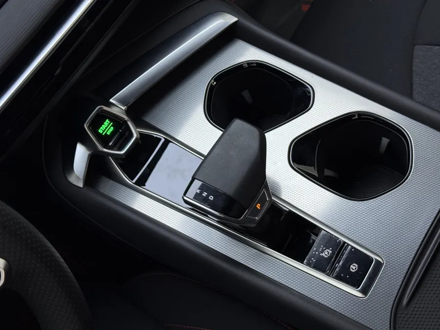 MG 7 - Interior image 7