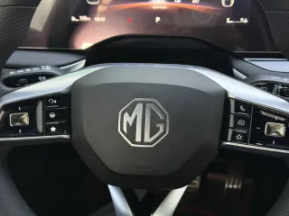 MG 7 - Interior thumbnail 8