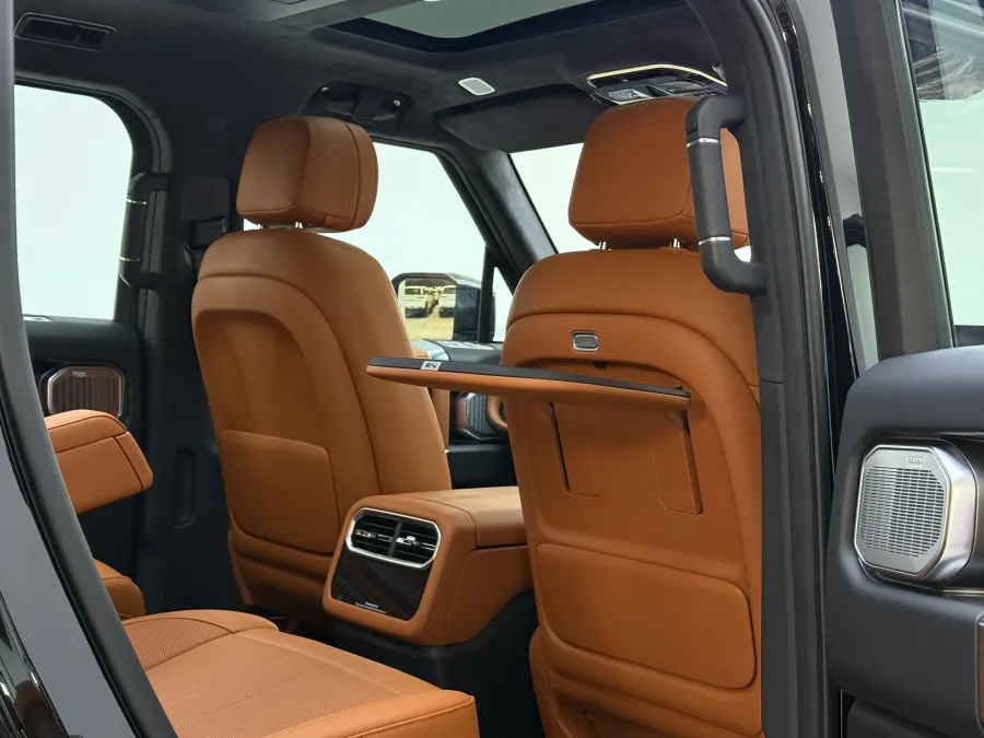 G700 FLAGSHIP - Interior image 5