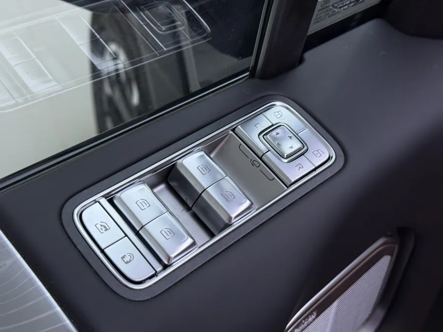 G700 FLAGSHIP - Interior image 13