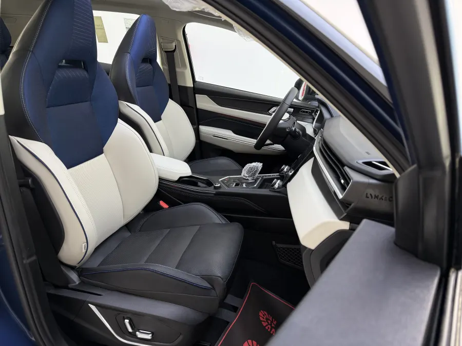 LYNK & CO 01 Louder Pro - Interior image 2