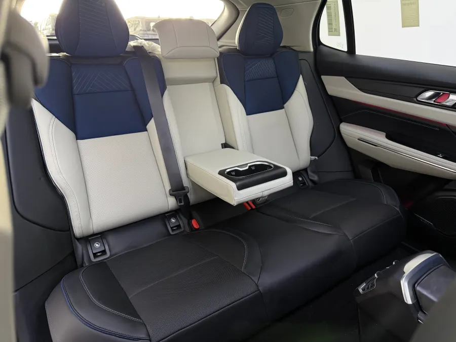 LYNK & CO 01 Louder Pro - Interior image 4