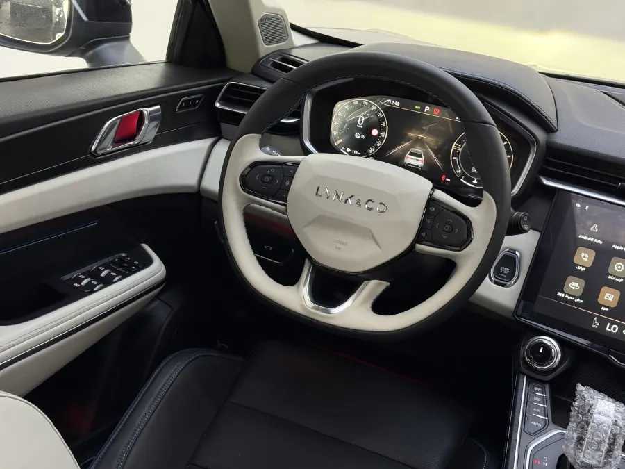 LYNK & CO 01 Louder Pro - Interior image 6