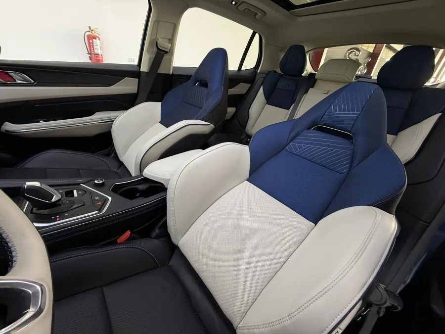 LYNK & CO 01 Louder Pro - Interior image 9