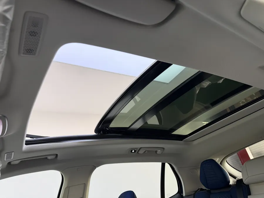 LYNK & CO 01 Louder Pro - Interior image 10