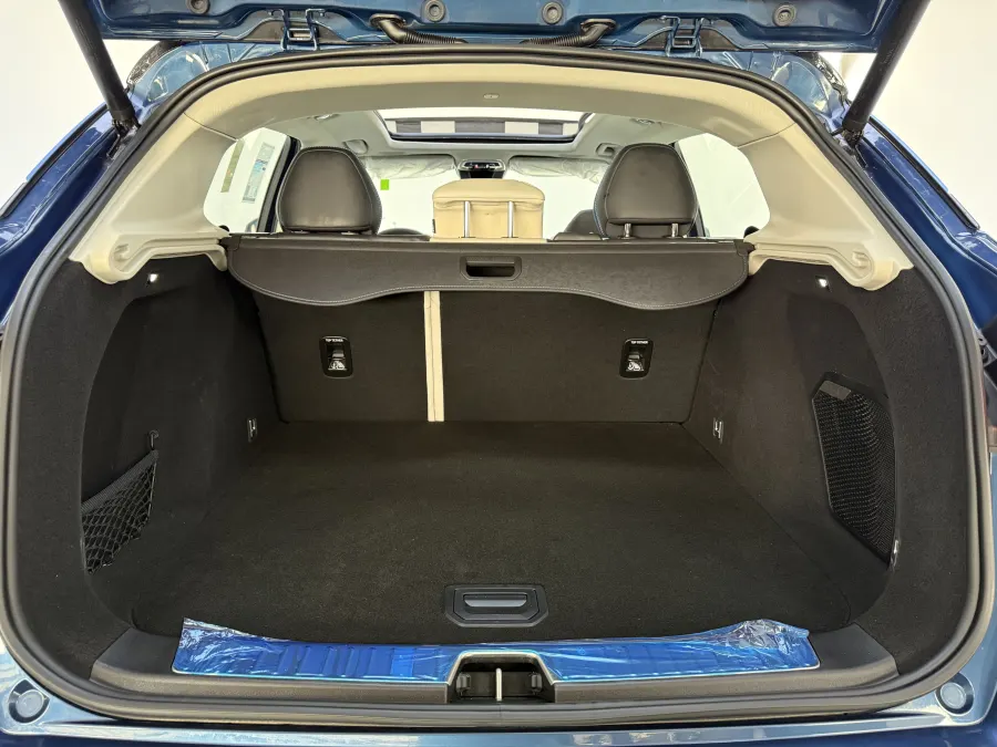 LYNK & CO 01 Louder Pro - Interior image 12