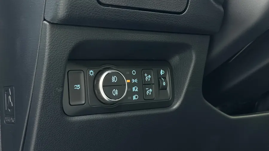 Rnager WILDTRUCK - Interior image 11
