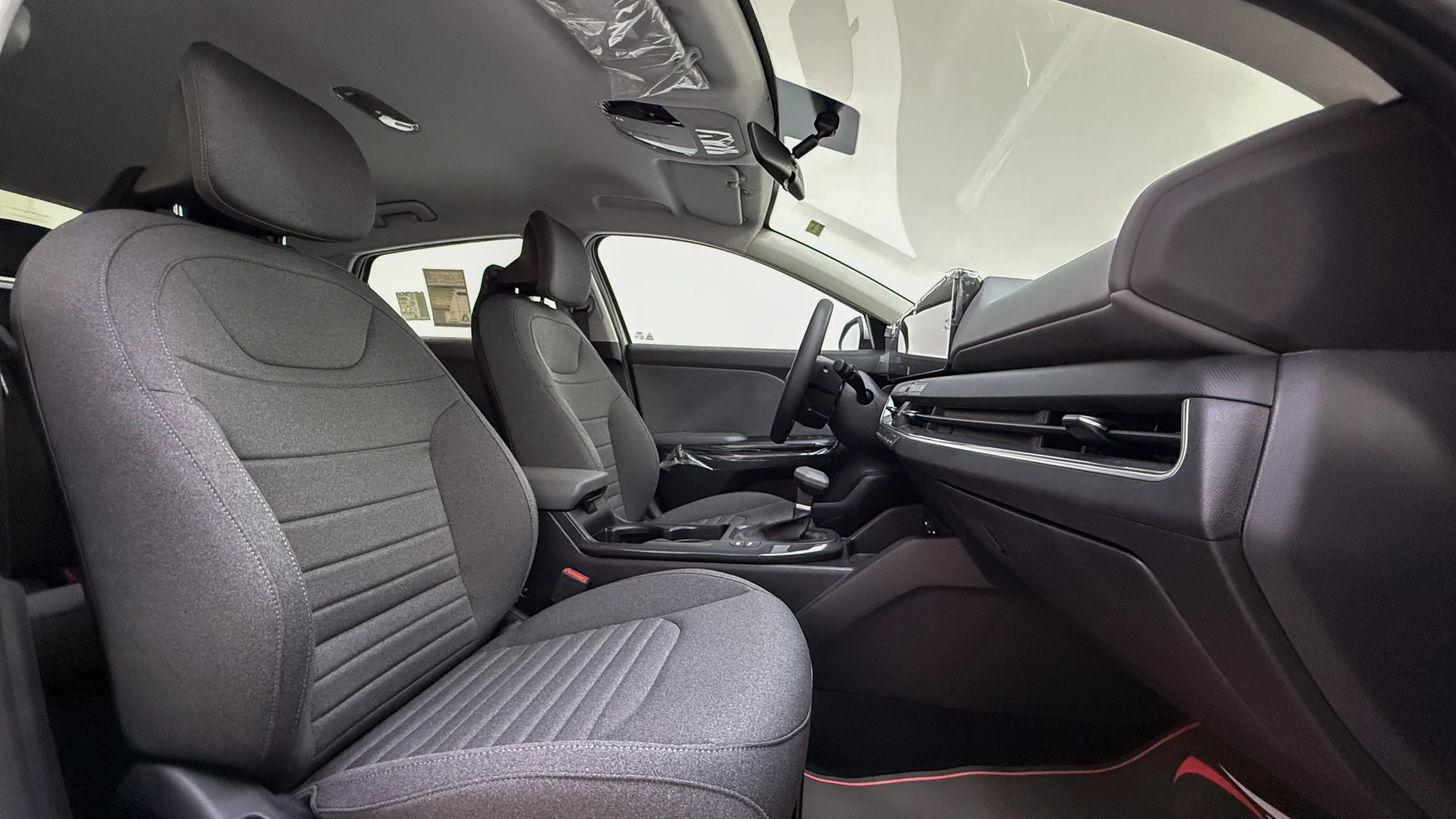 Kia K4 GL Plus 1.6 - Interior image 4
